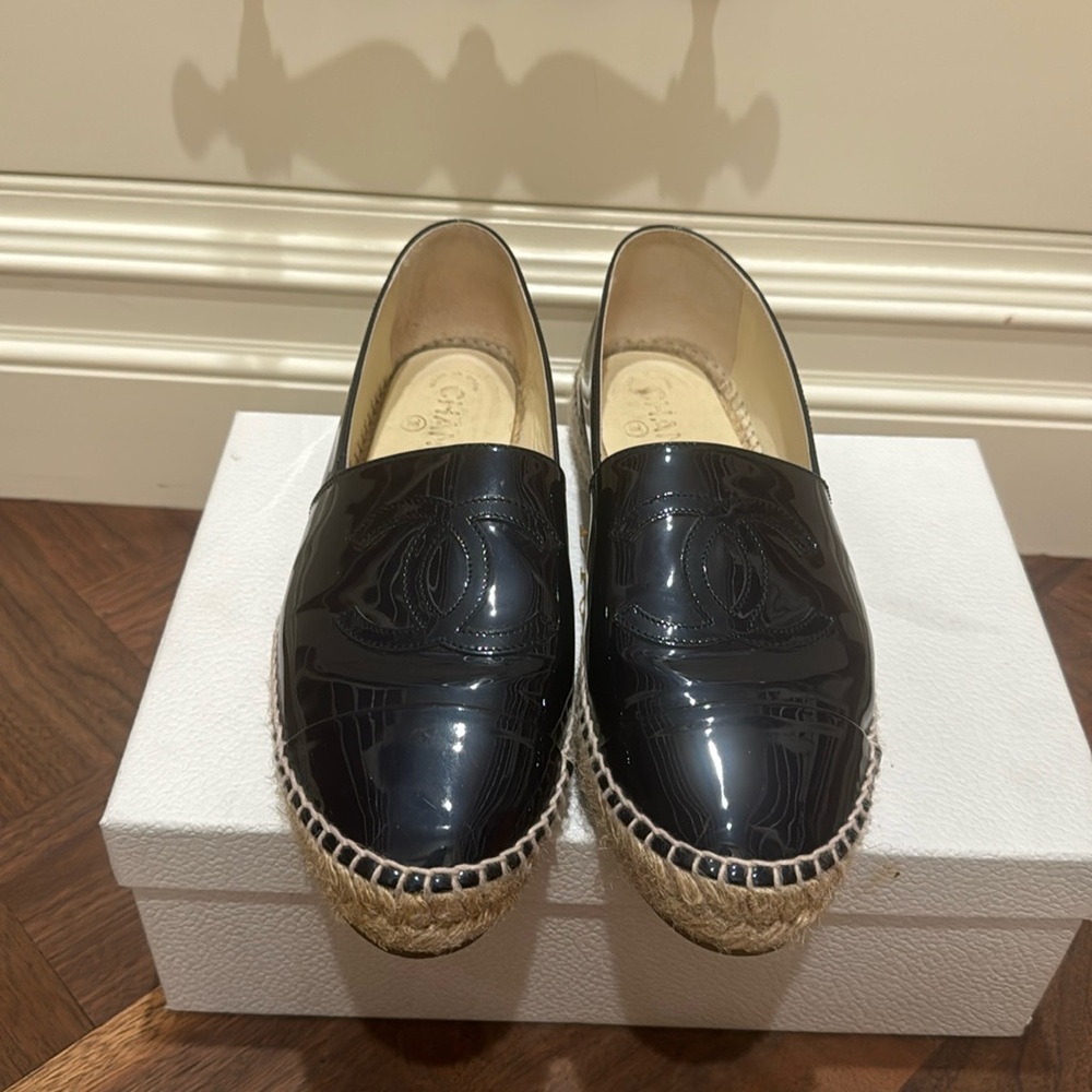CHANEL Black Patent Leather Espadrille Flats